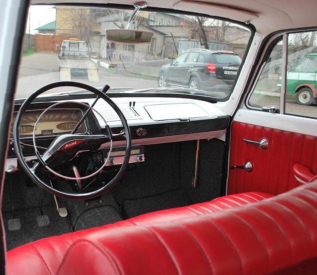 Интерьер салона первых 408-х