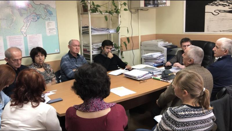 Теперь идея фикс состоит в следующем: в оставшиеся до конца года дни согласовать с теми организациями которые не хотят согласовывать явную туфту  генеральный план, а это: Министерство ГО и ЧС РФ - требует указать где могут возникнуть различные чрезвычайные ситуации для мониторинга и предотвращения их, Министерство природных ресурсов Краснодарского края вторит ГО ЧС - необходимо внести в генеральный план зоны подтоплений, управление по охране памятников - охранные зоны объектов культурного наследия и объект охраны города Сочи как исторического поселения, ну и агенство по лесному хозяйству отстаивает наши леса..
 