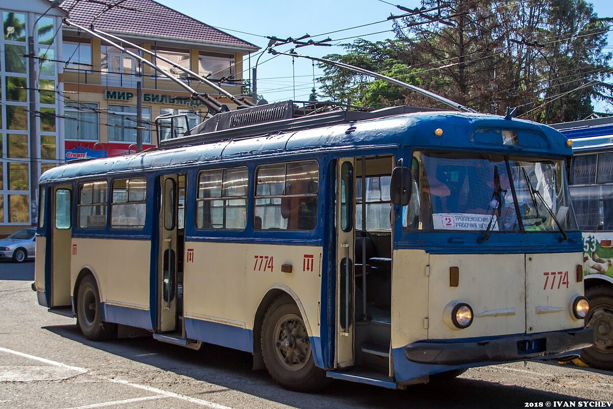 Троллейбус шкода. Skoda 9tr сдвоенный. Skoda 9tr в Москве. Троллейбус Škoda 9tr кабина. Троллейбус Шкода 9тр салон.