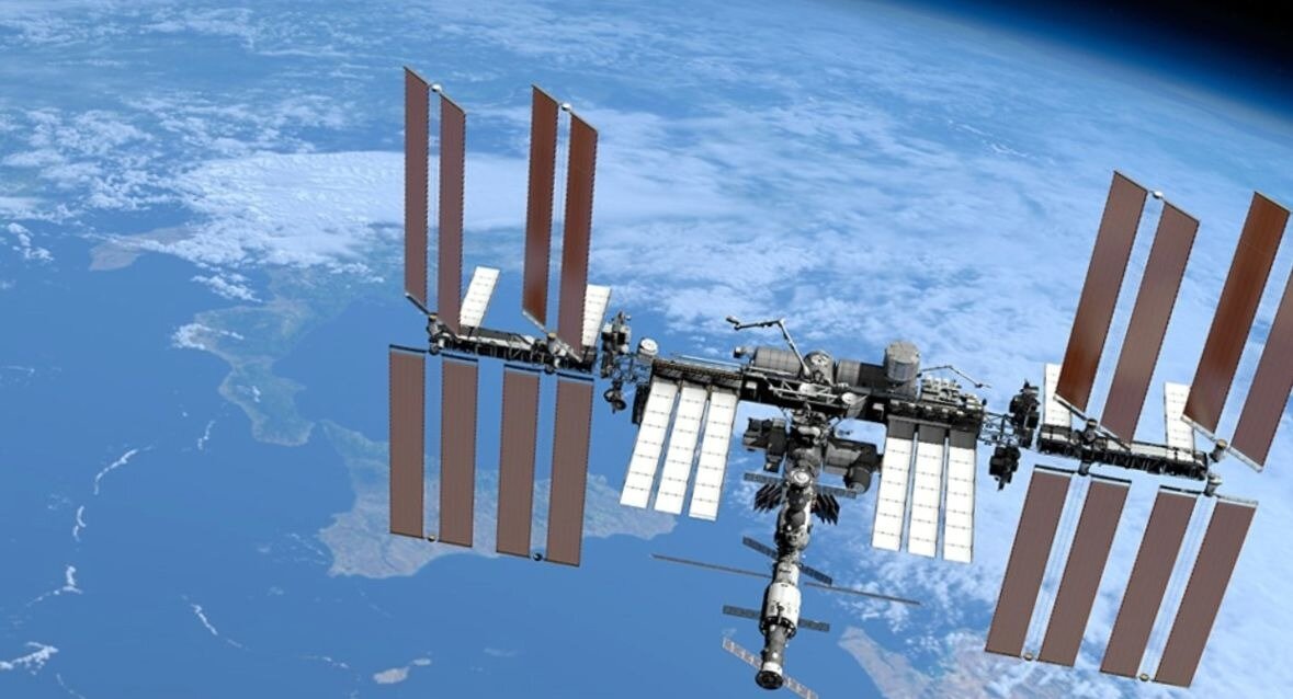 фото взято из сети интернет    МКС на орбите
