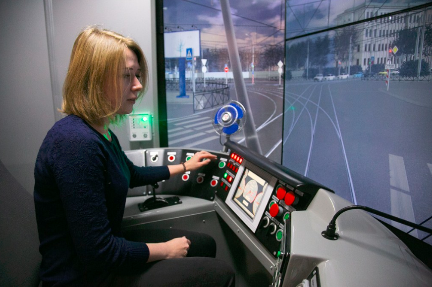 Водитель трамвая вакансии санкт петербург. Машинист трамвая. Форма водителя трамвая москва. Альфия ильясова водитель трамвая. Водитель трамвая вакансии санкт петербург.