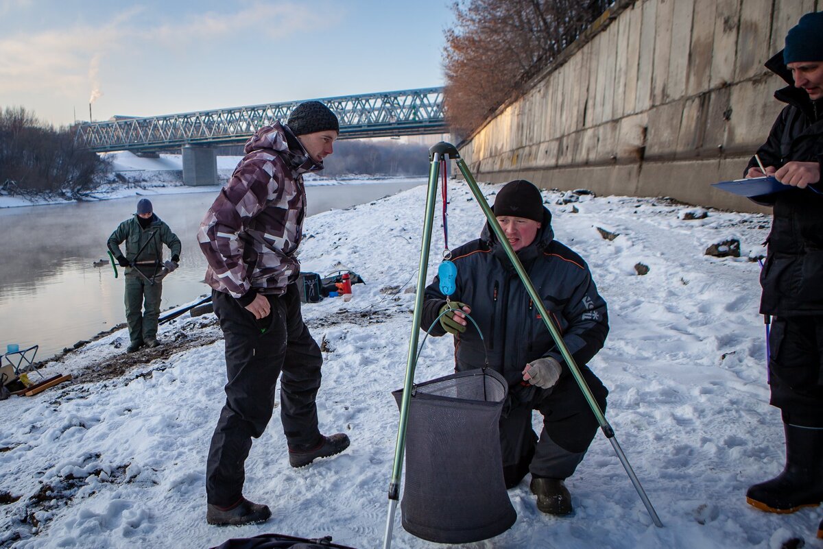 Ловить рыбу в москве реке. Рыбалка на реке Москва зимой. Вестник рыболова. Магазин в шумихи рыбалка. Рыбалка в Шумихе Курганской.