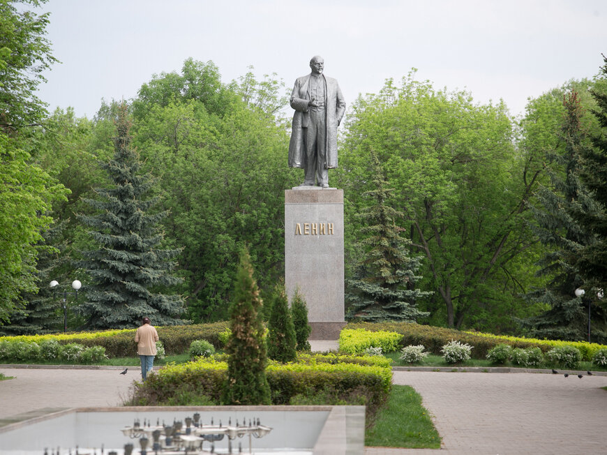 Парк крыла. Парк Ленина Казань Авиастроительный район. Парк Крылья советов Казань памятник. Аллея славы Казань парк Крылья советов. Парк Соцгород Казань.