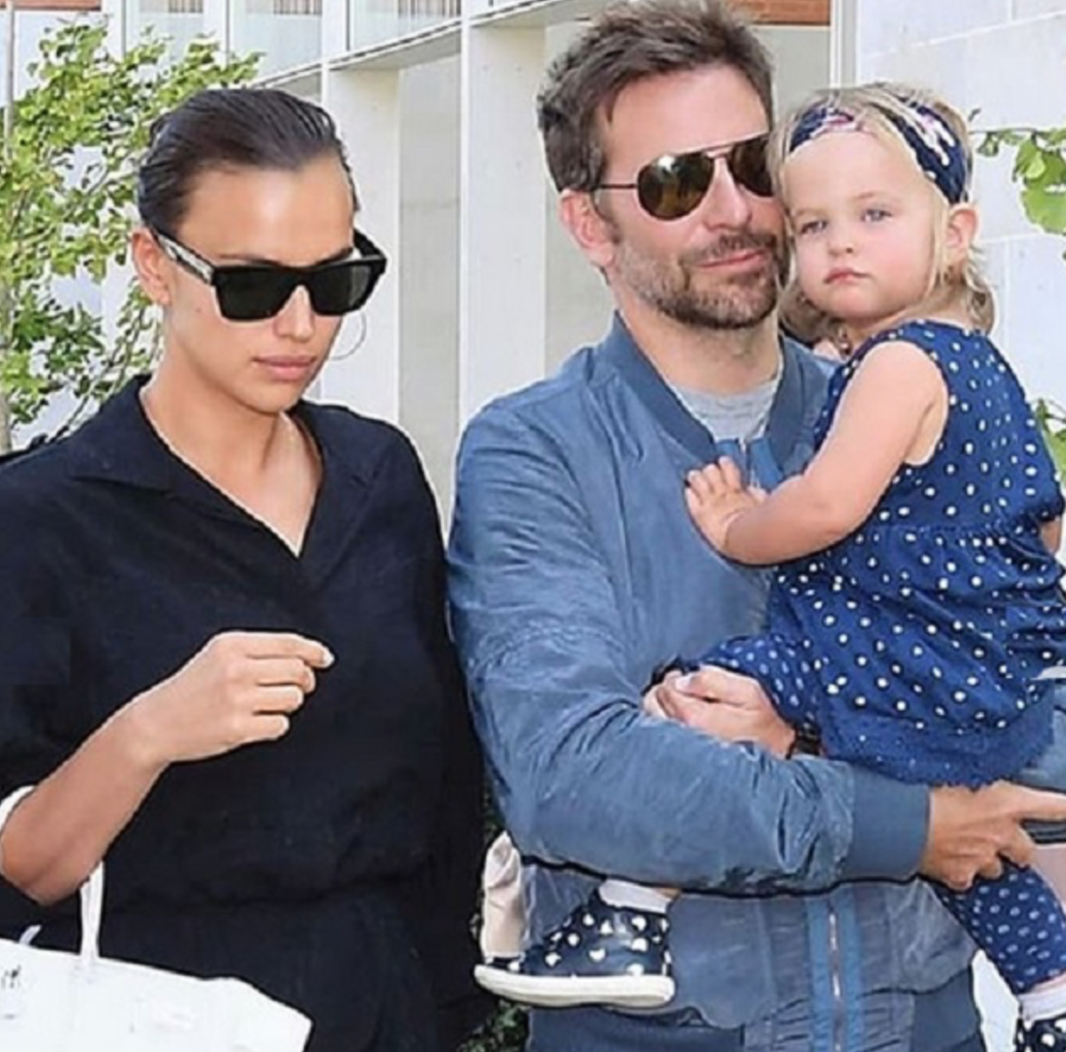 Брэдли с Ириной и их дочерью 