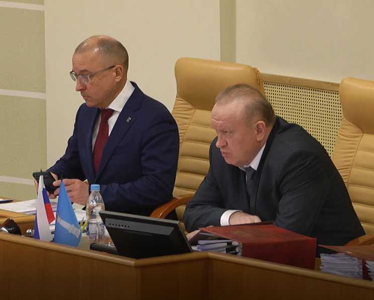 Председатель Законодательного собрания Ульяновской области Валерий Малышев (справа) и его первый заместитель Василий Гвоздев (слева)