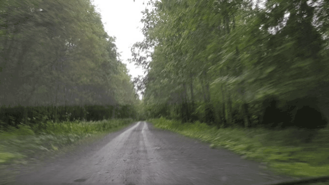 После того как свернул с трассы, вполне пригодная дорога - 20 км.