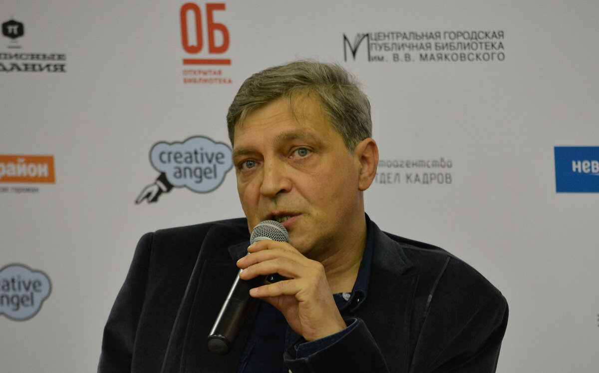 1.  Александр Невзоров на дебатах в рамках «Открытой библиотеки» в Центральной городской публичной библиотеке им. В. В. Маяковского (Санкт-Петербург) 27 сентября 2014 года 