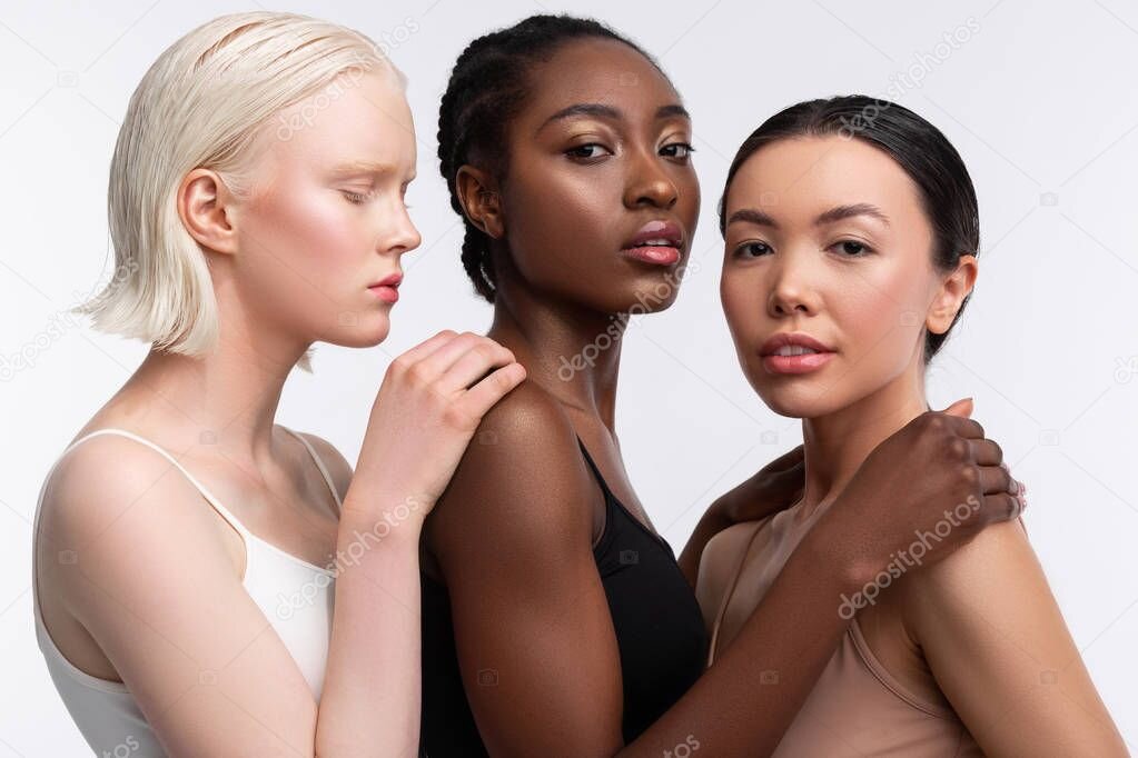 Витамины при бледной коже: какие элементы помогут улучшить цвет лица?