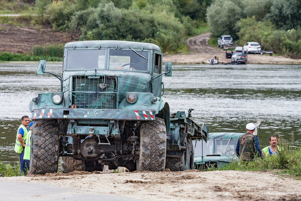 Засадили КрАЗ-255В «Лаптёжник» во время загрузки понтона ???