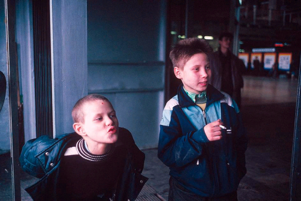 Подростки 2000 х. Лиз Сарфати. Россия 90е беспризорники. Лиз Сарфати 90-е