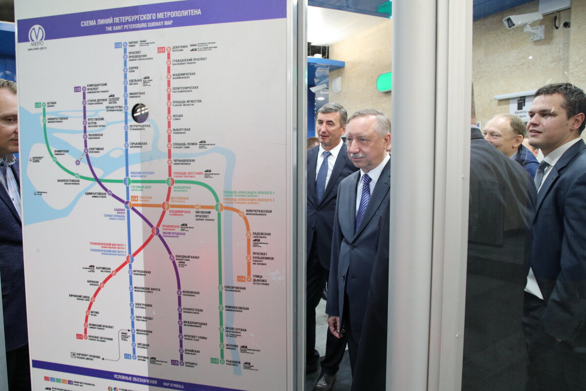 Губернатор Петербурга за 3 дня до выборов «открыл» новые станции метро. Но пассажирам туда нельзя
