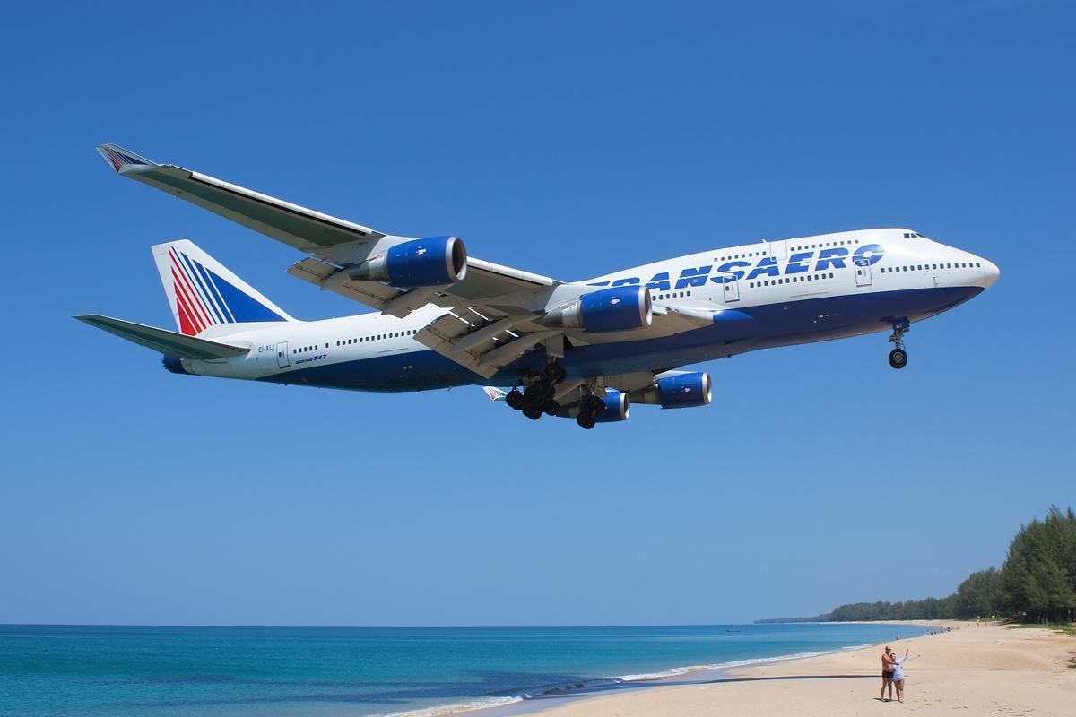 Посадка Boeing-747 в международном аэропорту Пхукета.