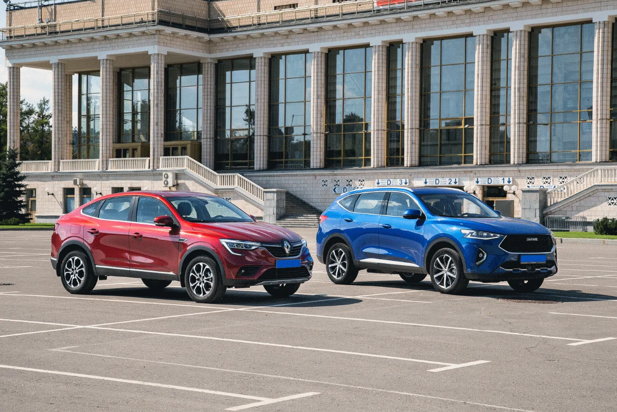 для сравнения кроссоверы Haval F7 и Renault Arkana