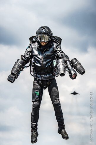 «Костюм» помогает развить мощность в 1000 л.с. и достичь скорости в 70 км/ч. 3D-печать позволила обеспечить «стабильность деталей и уменьшить вес» конструкции.