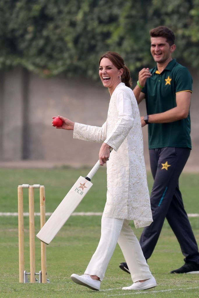 Четвертый день тура: Кейт Миддлтон произнесла речь на празднике и сыграла в крикет (фото+видео)