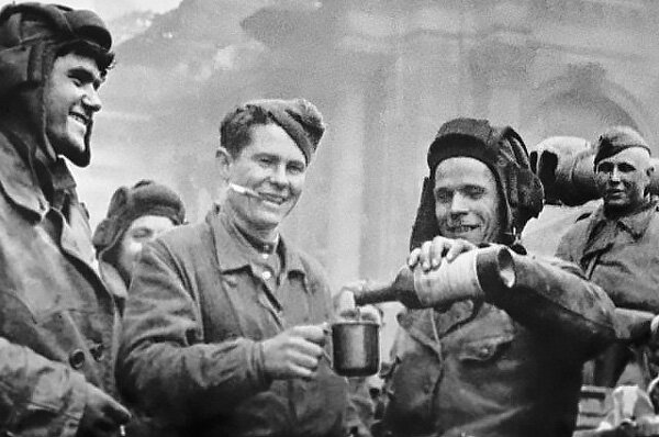 Почему советские солдаты отказывались пить водку во время ВОВ