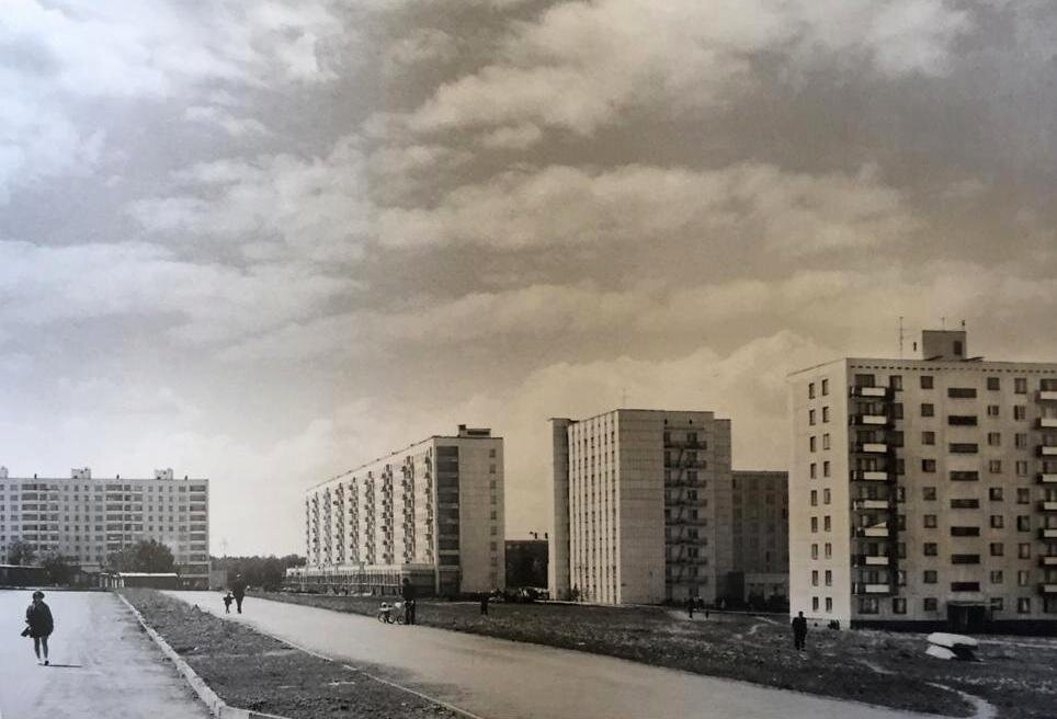 Микрорайон "Новостройка", 1973. На этом месте будет построен ТЦ "Башкирия". 
Фото Н. Сайфуллина из паблика "Волшебный фонарь" вконтакте.