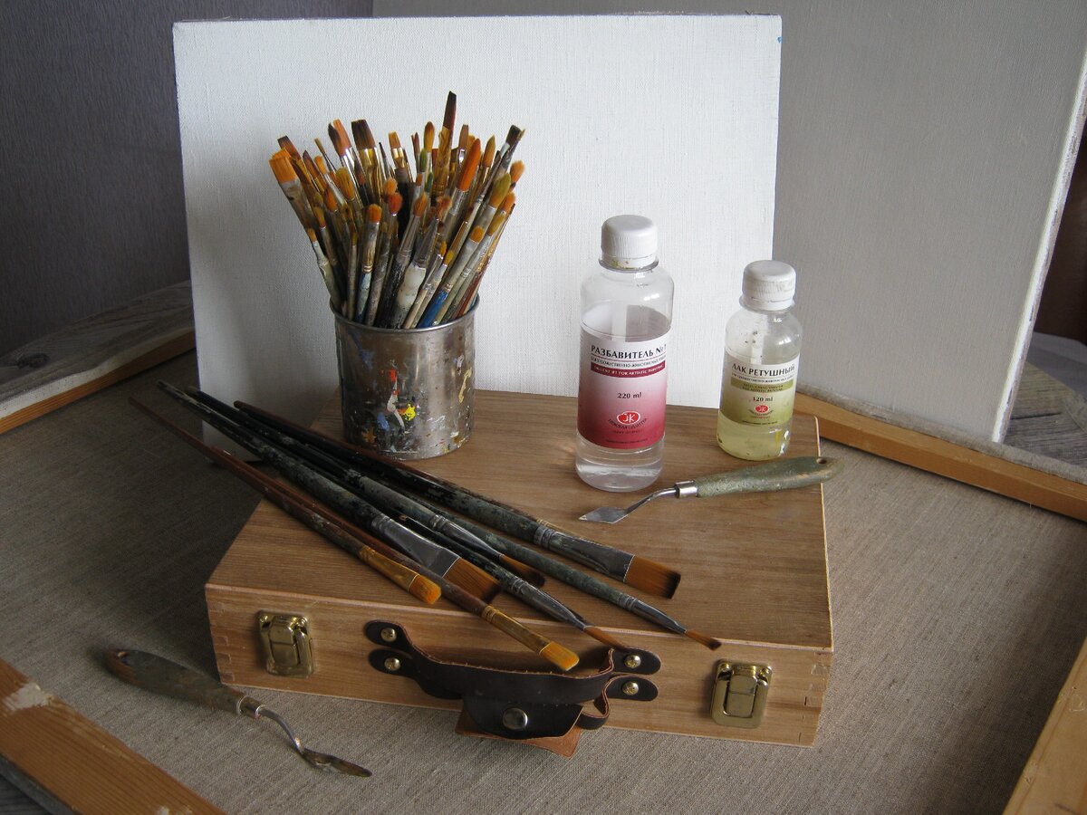 Вот скромный набор, которым я пользуюсь дома. Есть ещё один, для мастерской - примерно такой же.