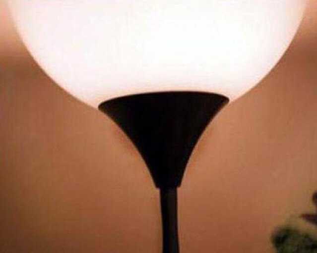 Это всего-лишь торшер. А вы что подумали?))