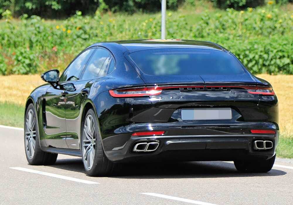 Porsche Panamera конкурент BMW 8 Гран Купе