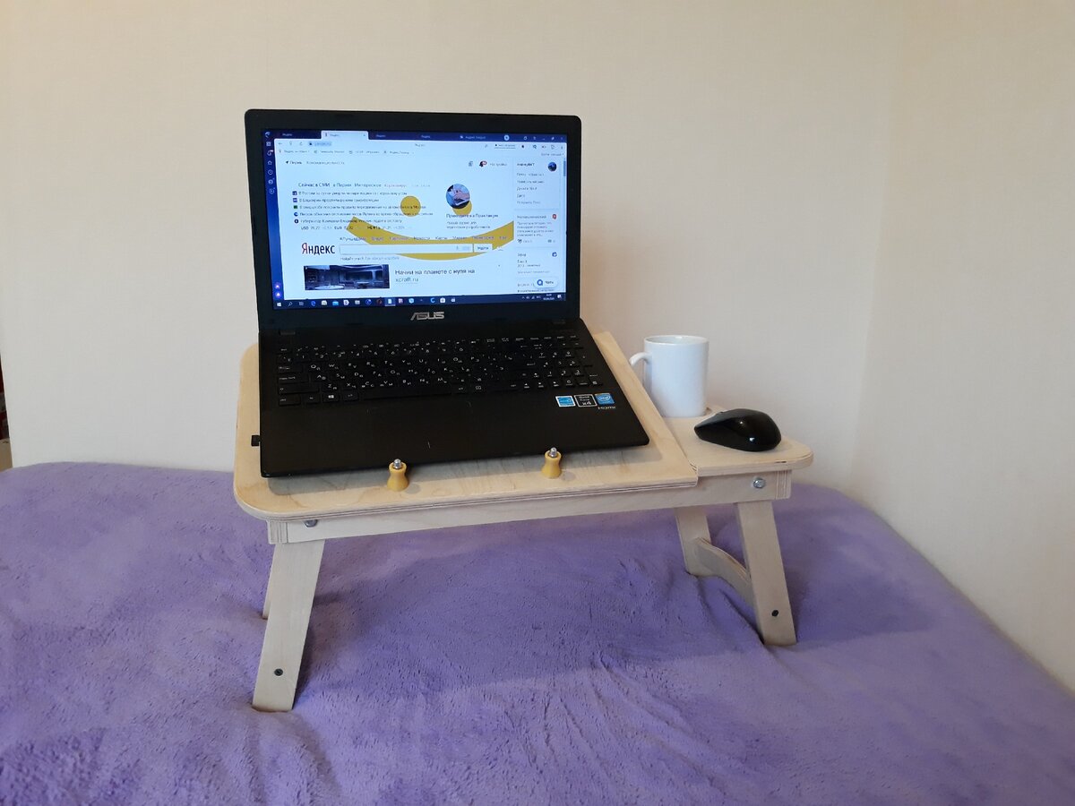 Самый простой столик для ноутбука своими руками из дерева