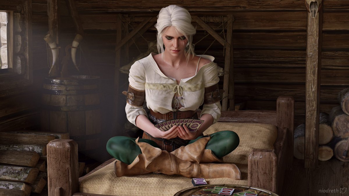 Так же внутри игры есть еще одна игра ,Гвинт в которую можно играть с торговцами и прочими нпс.Можно  коллекционировать карточки и собирать собственные колоды.