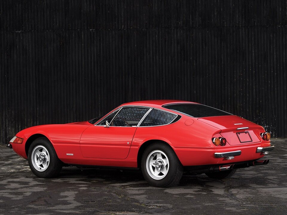 Ferrari 365 GTB / 4 "Daytona" когда-то был самым быстрым дорожным автомобилем, а сегодня является одним из основателей сегмента GT, Gran Turismo.