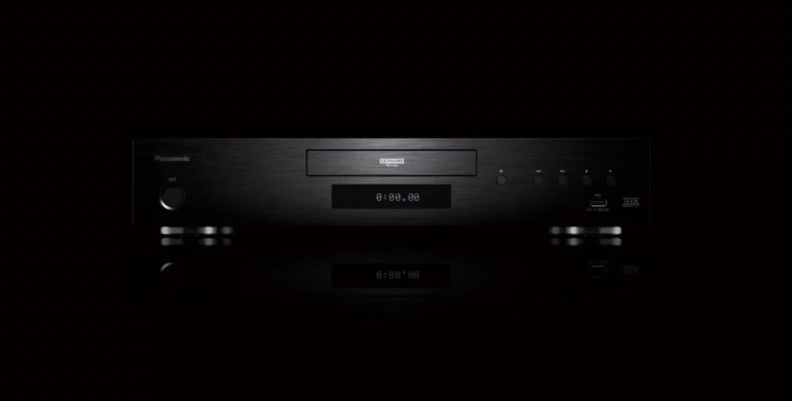 Вторая версия плеера Blu-ray UB9000 (изображение с сайта https://tv-vybor.ru/novosti/2124-panasonic-vypuskaet-obnovlennuju-versiju-flagmanskogo-pleera-blu-ray-ub9000.html)