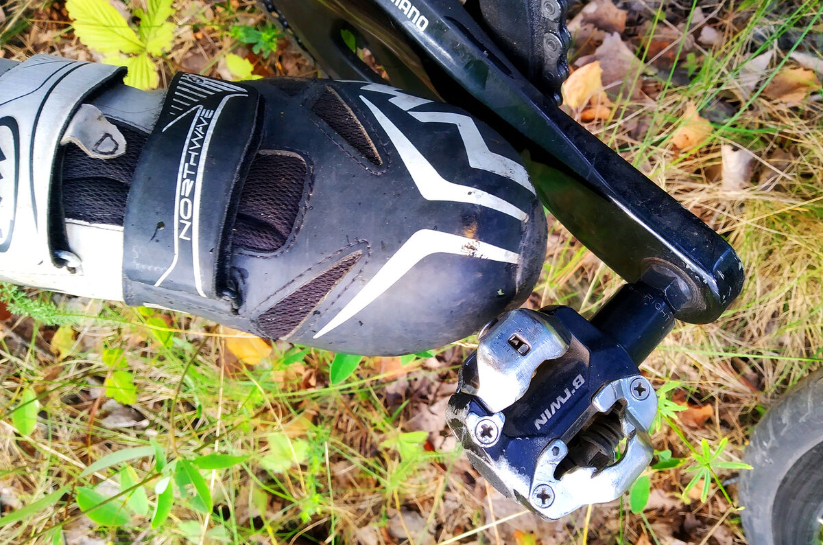 туфля и педаль. стандарт SPD