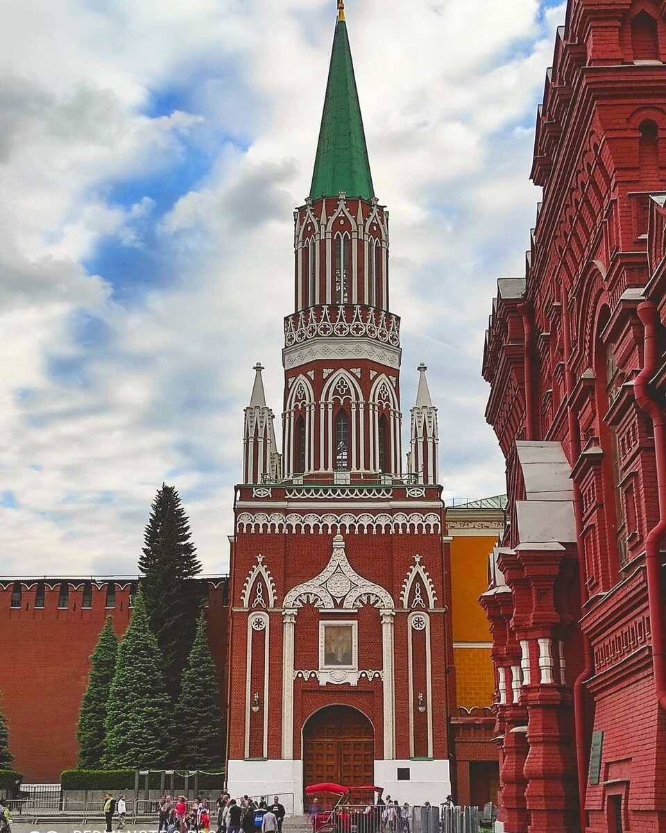 Никольская башня Московского Кремля, 1805-1806; рек. 1816-1819, арх. А.И. Руска, А.Н. Бакарев; рек. О.И. Бове. Фото: @zhelnov.dmitrii