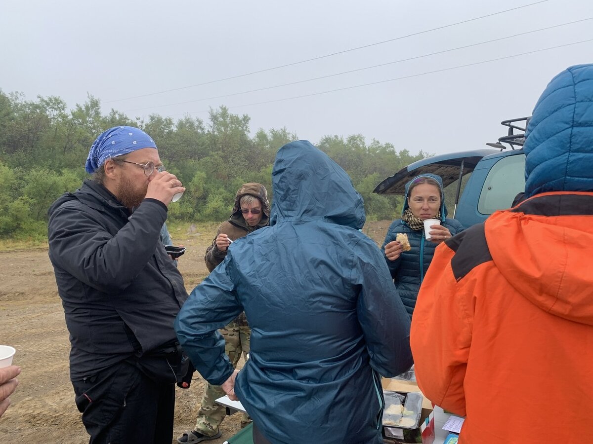 Перекус в дружной компании. Фото автора 