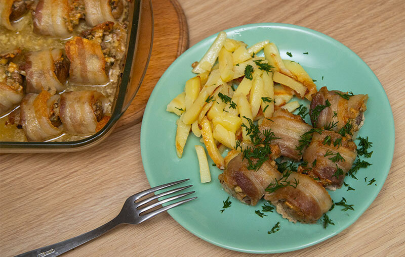 Фаршированные шампиньоны в беконе