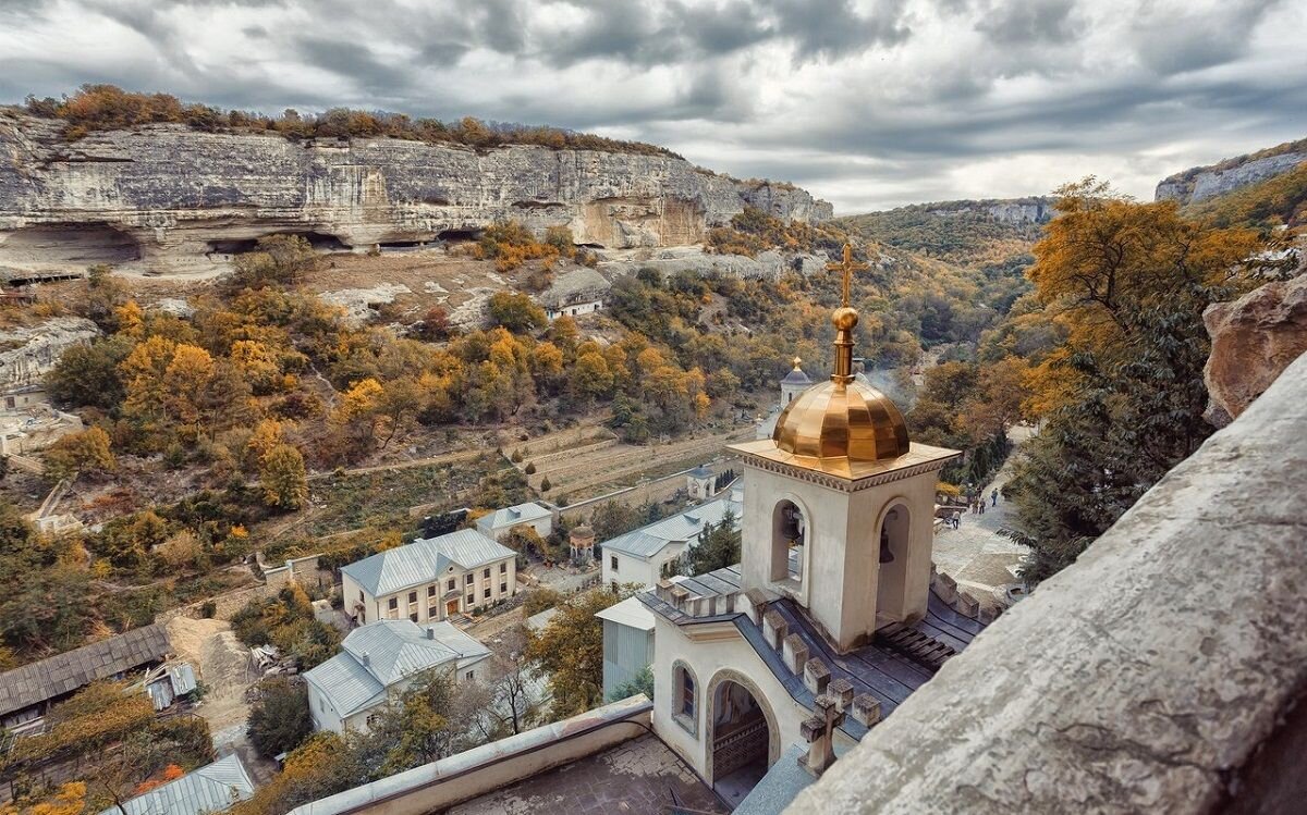 Храм в скале в крыму