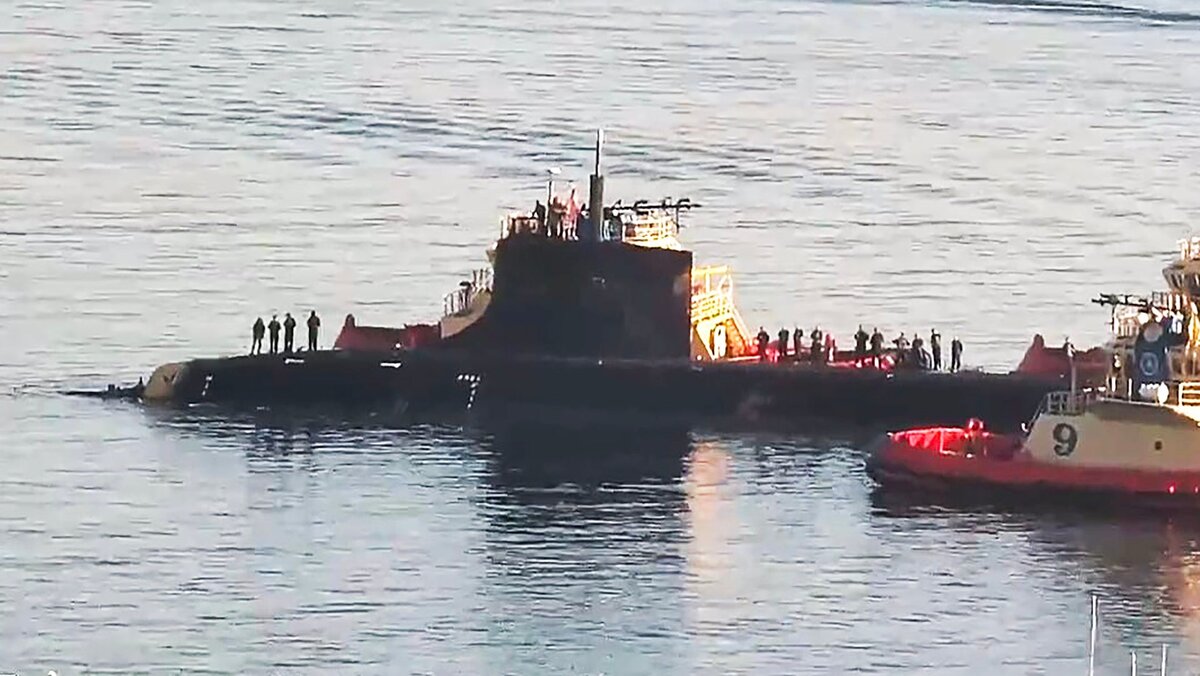 Поврежденная АПЛ Seawolf USS Connecticut SSN-22 на базе на Гуаме. Даже неспециалисту видно, что у корабля очень серьезные проблемы. Фото The Drive