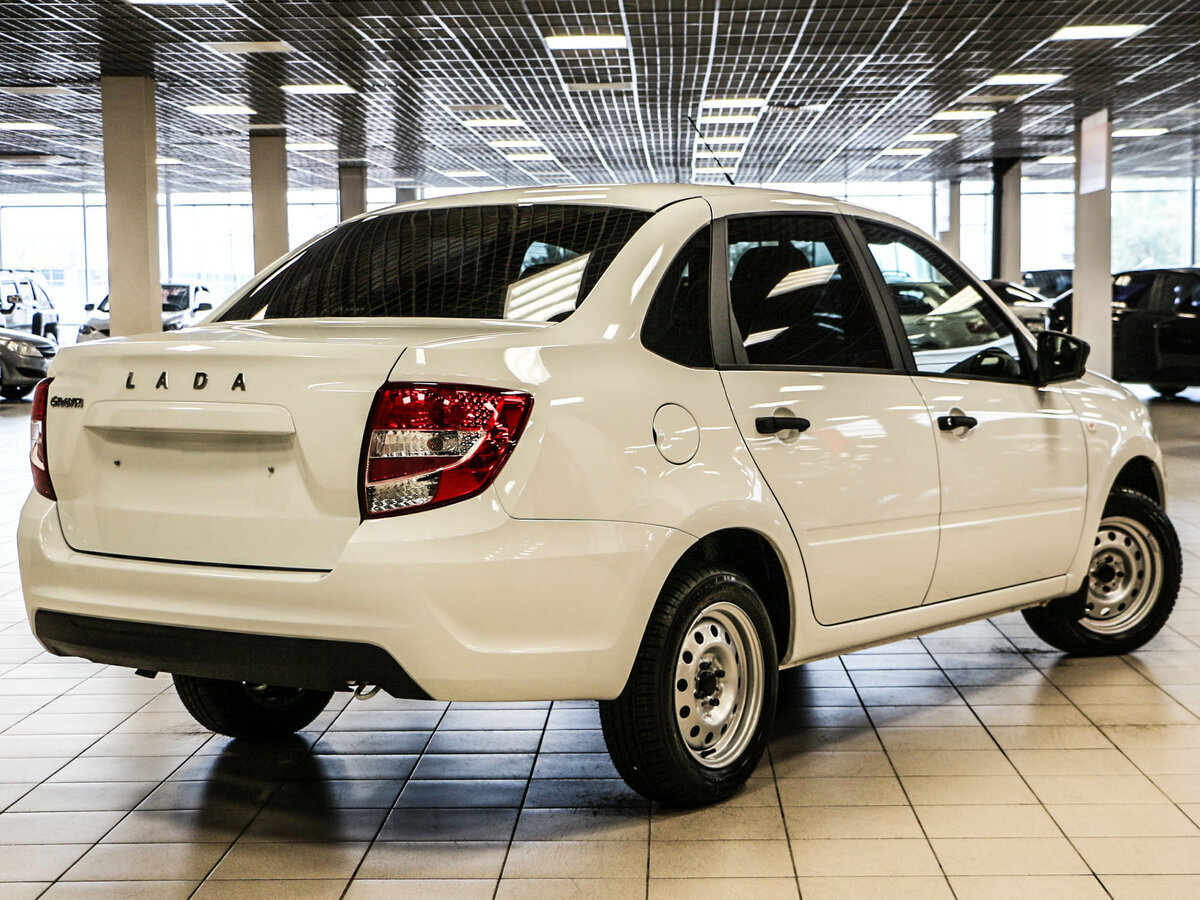 Лада Гранта FL в комплектации Стандарт. Снимок взят с auto.ru
