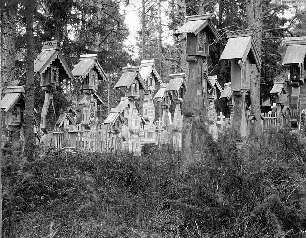 Фото: П.З. Захаров | Голубцы на кладбище в Кеми, не позднее 1910 г.