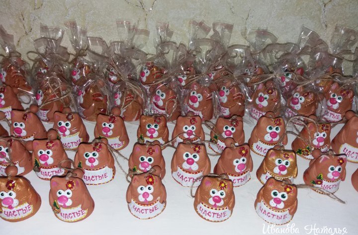 Сувениры керамические колокольчики.