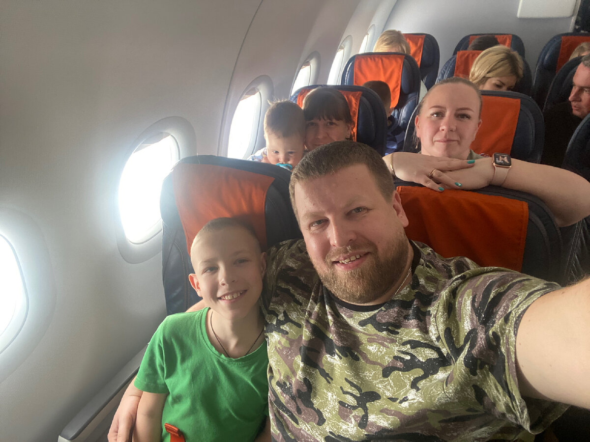 В самолете весело