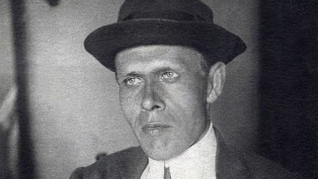 Даниил Хармс. Источник фото: https://ichef.bbci.co.uk/news/640/cpsprodpb/A773/production/_123176824_daniil_kharms.jpg