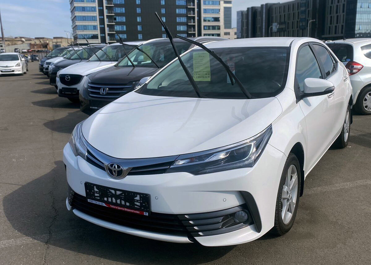 "Королла" - многолетний бестселлер многих авторынков. На фото - Toyota Corolla 2016 года выпуска. Фото: "Дром"