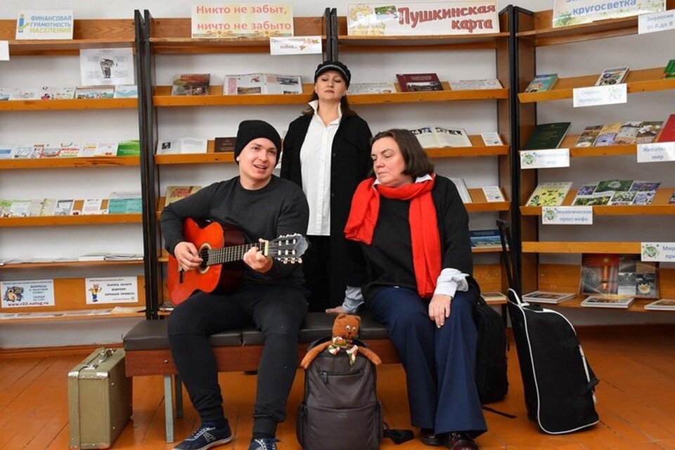    Гастроли литературного театра. Фото: Алтайская краевая универсальная научная библиотека имени Вячеслава Шишкова