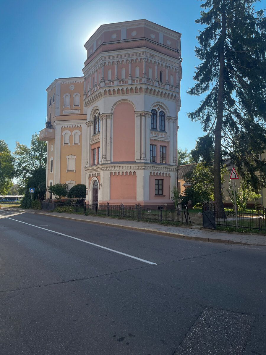 Водонапорные башни Бася и Кася.