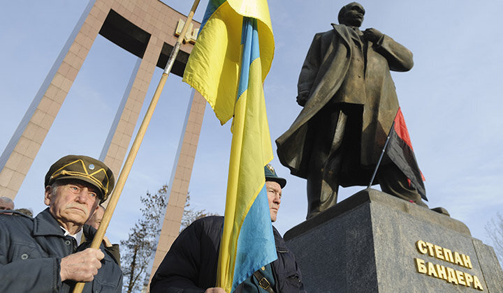 ПАМЯТНИК СТЕПАНУ БАНДЕРЕ ВО ЛЬВОВЕ - ОДИН ИЗ ГЛАВНЫХ СИМВОЛОВ НАЦИЗМА НА УКРАИНЕ. ФОТО: MYKOLA TYS/KEYSTONE PRESS AGENCY/GLOBALLOOKPRESS