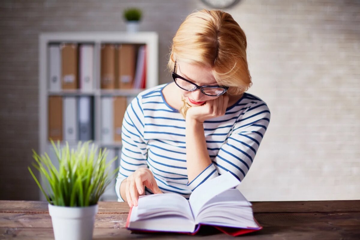 Хобби чтение книг. Чтение книг. Книга человек. Чтение г к.