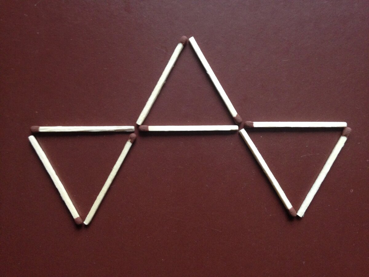 Как с помощью двух спичек образовать на столе треугольник
