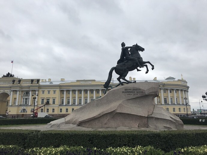 «Я посмотрел прогноз погоды, в июле в Петербурге было +17, поэтому без раздумий согласился».