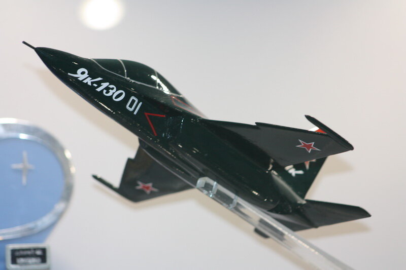 Як-130 - российский учебно-боевой самолёт, разработанный ОКБ имени Яковлева совместно с итальянской компанией Aermacchi для замены в Военно-воздушных силах России учебно-тренировочных самолётов Л-39 