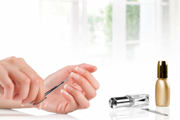 Слишком жесткие ногти лучше обрабатывать металлическими инструментами.