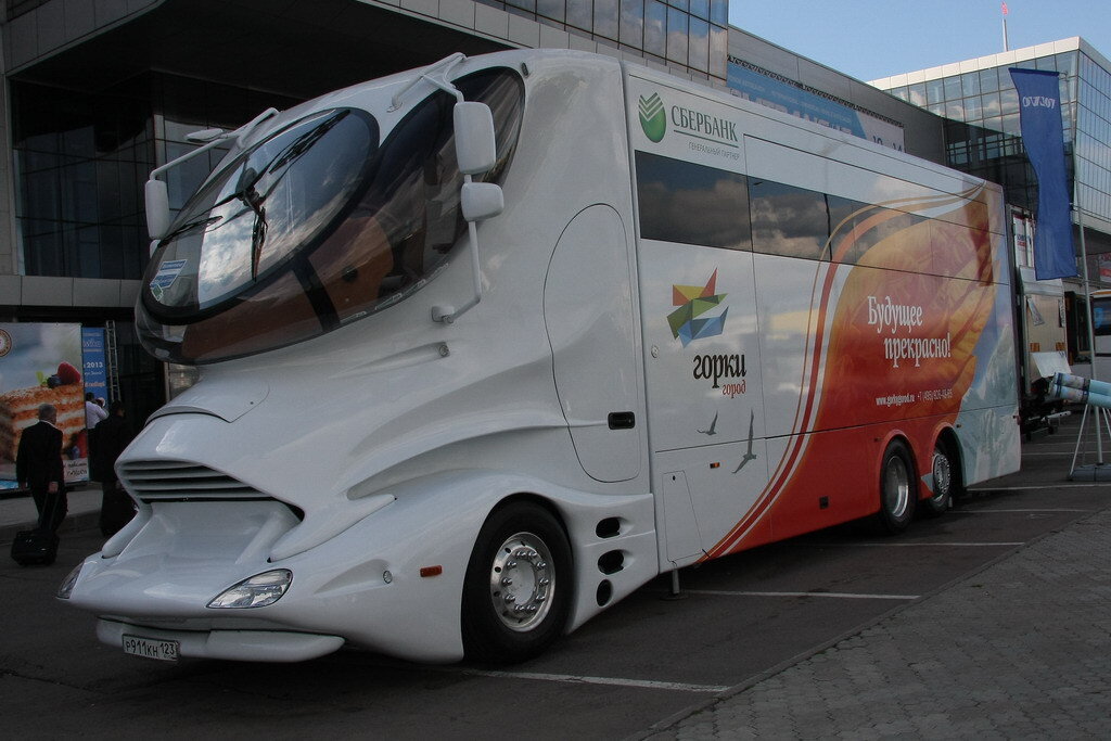 Автобус грузовой автомобиль. Грузовик Мерседес колани. Colani DAF Aero 3000. Футуристический грузовик Луиджи колани. Луиджи колани автобус.