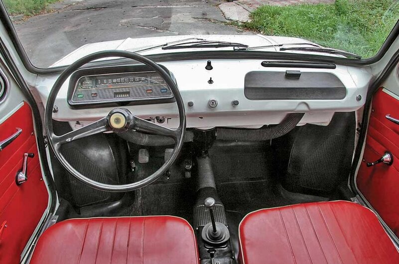 Вид изнутри салона.